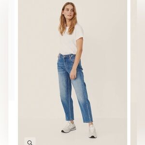 Hela High-Waist Straight Mom Jeans – Size 26 – Light Wash, Comfortable Fit